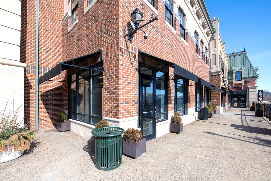 More Photos Of 24149-25389 Cedar Rd, Lyndhurst Unknown For Lease