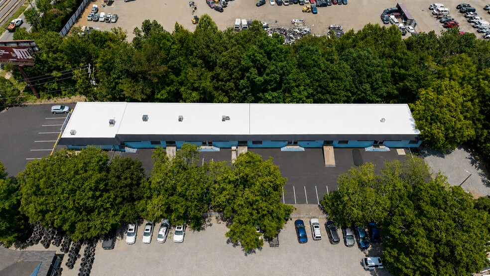 More Photos Of 5926-5940 N Tryon St, Charlotte Warehouse For Sale