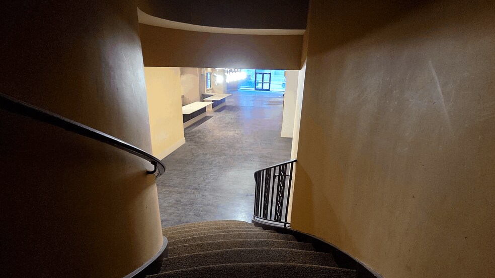 More Photos Of 816 Olive St, Saint Louis General Retail For Lease