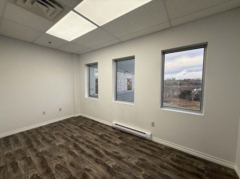 More Photos Of 998 Parkland Dr, Halifax Storefront Retail Office For Lease