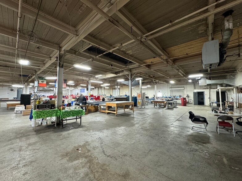 More Photos Of 1500 Algonquin Pky, Louisville Warehouse For Lease