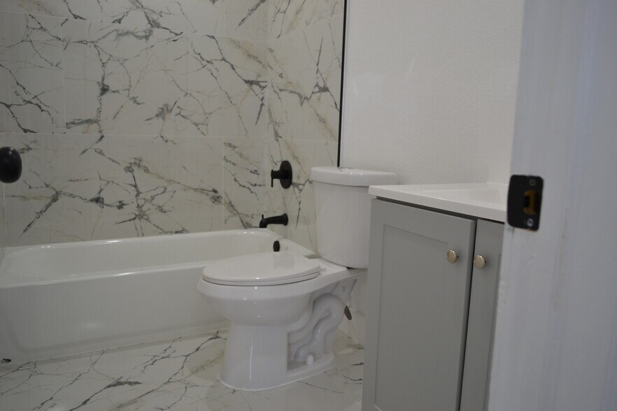 More Photos Of 940 NW 8th Ave, Pompano Beach Apartments For Sale