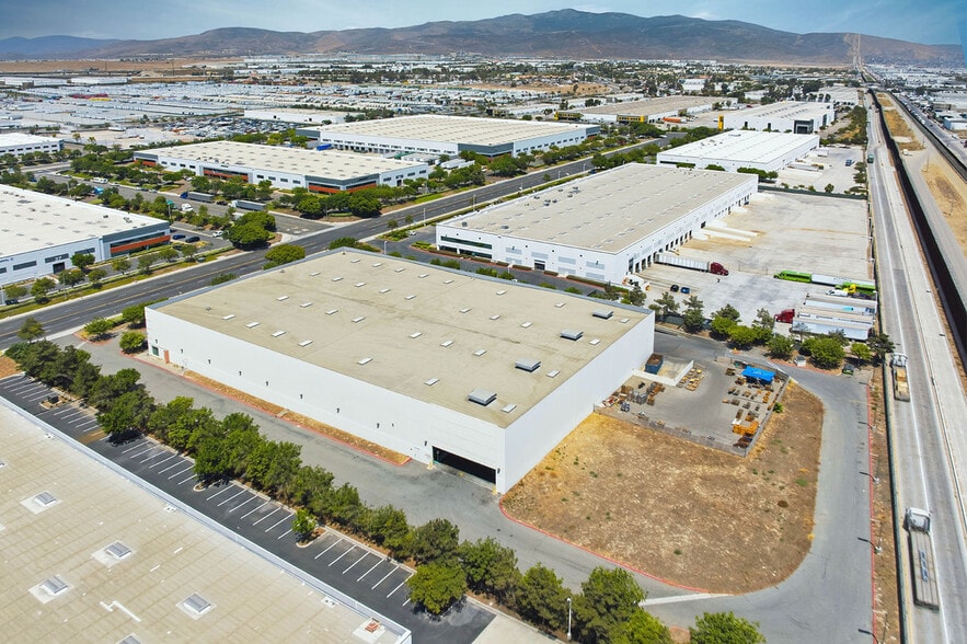 More Photos Of 8753 Kerns St, San Diego Warehouse For Sale