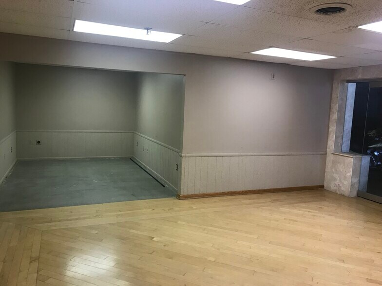 More Photos Of 775 W Smith Rd, Medina Industrial For Lease