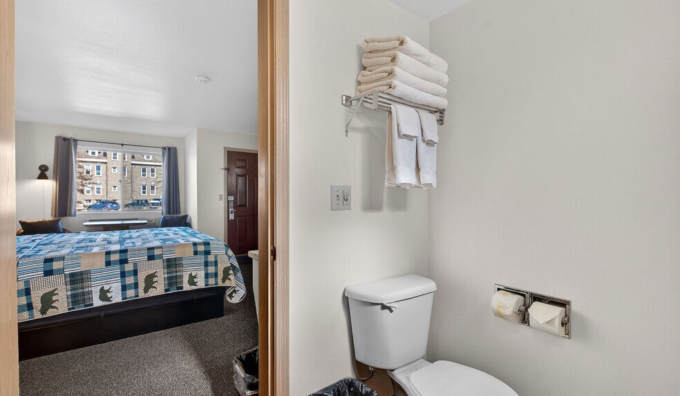 More Photos Of 102 E Greenwood St, Enterprise Hotel For Sale