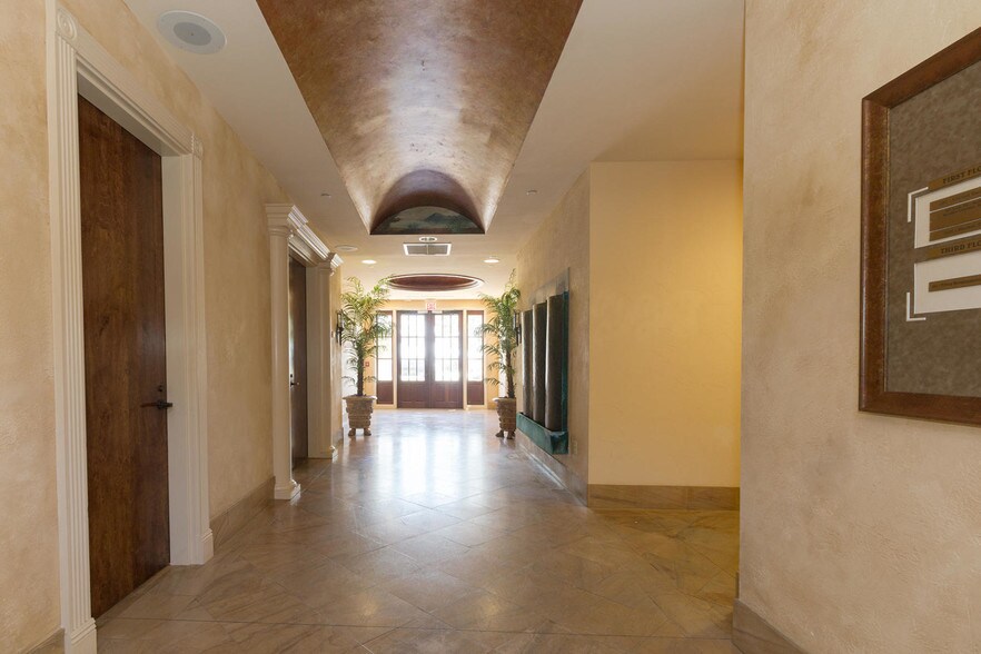 More Photos Of 543 Harbor Blvd, Destin Office For Sale