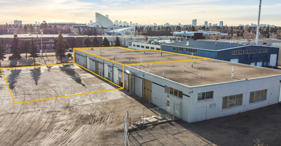 Primary Photo Of 11318-11320 143rd St NW, Edmonton Service For Lease