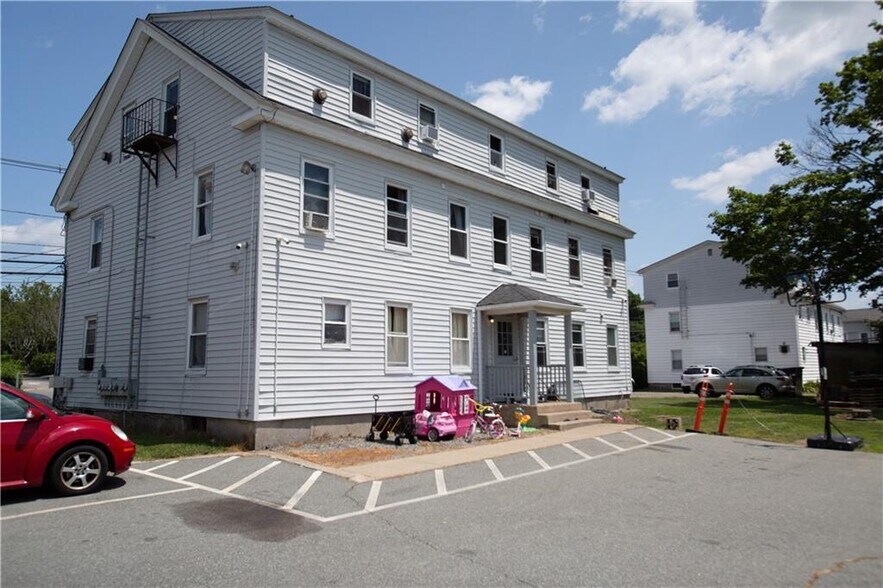 More Photos Of 466 Washington St, Coventry Apartments For Sale