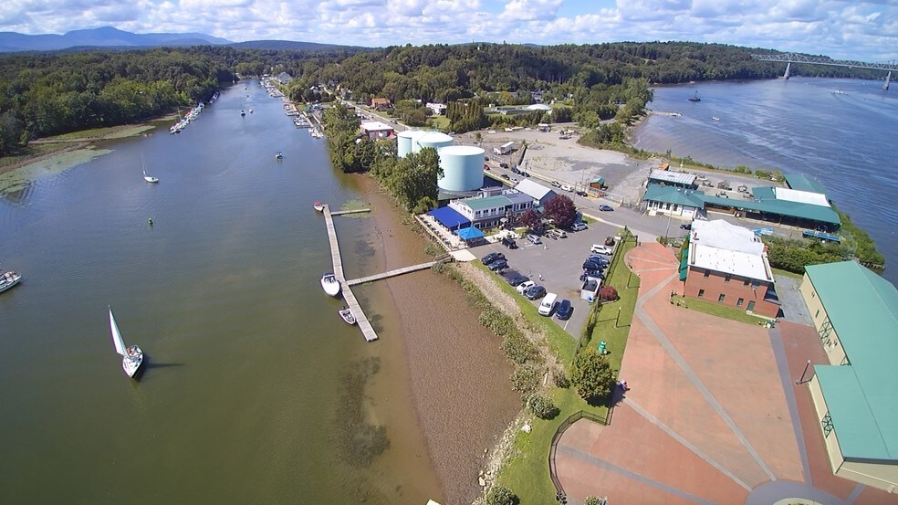 More Photos Of 7 Main St, Catskill Restaurant For Lease