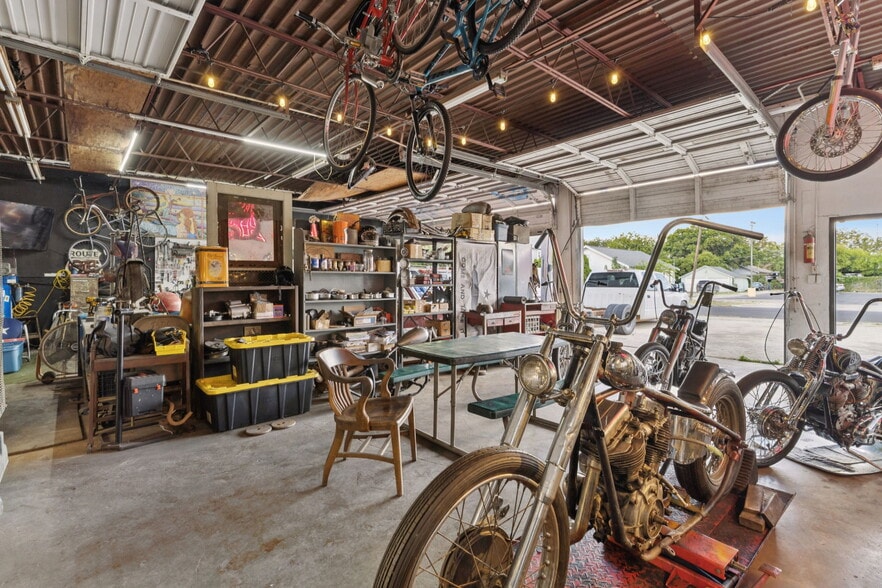 More Photos Of 446 E Highland Blvd, San Antonio Auto Repair For Sale