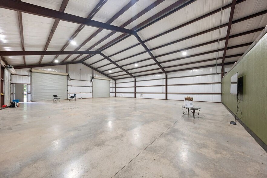 More Photos Of 32956 Londonderry Dr, Waller Warehouse For Sale