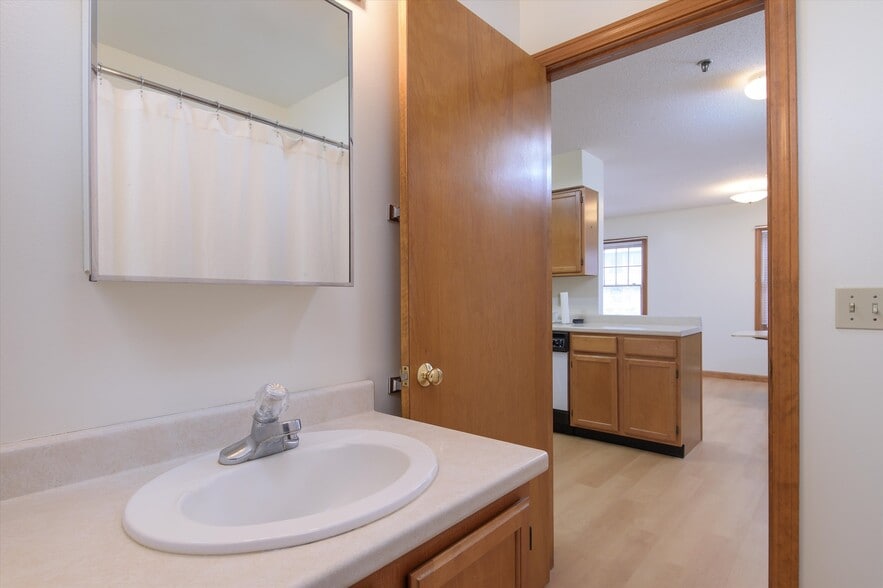 More Photos Of 156 Main St, Ludlow Office For Sale