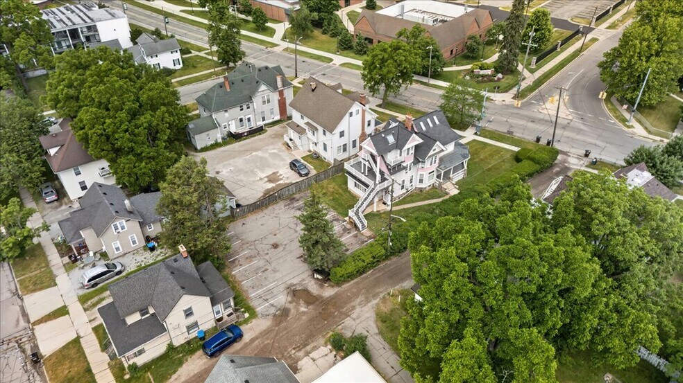 More Photos Of 415 W Forest Ave, Ypsilanti Sorority Fraternity House For Sale