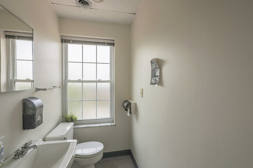 More Photos Of 5830 N High St, Worthington Office For Lease