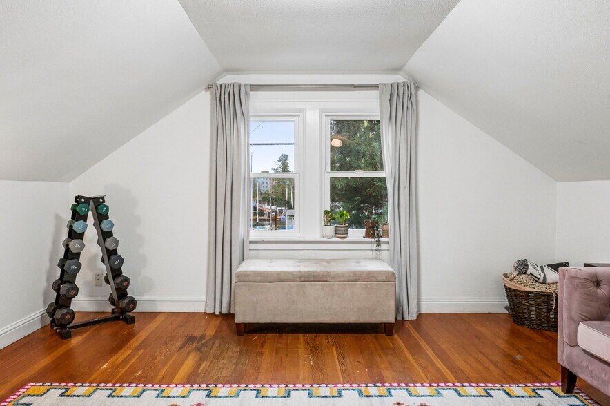 More Photos Of 11020 N Moore Ave, Portland Flex For Sale