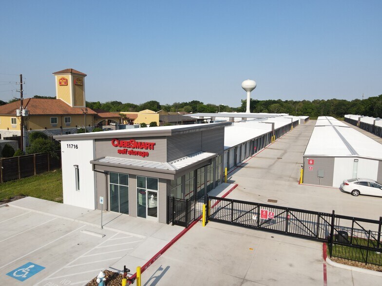 Primary Photo Of 11716 Veterans Memorial Dr, Houston Self Storage For Sale
