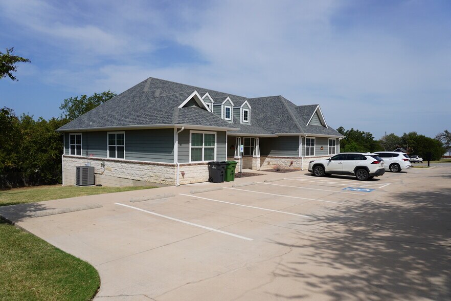 More Photos Of 212 E Broadway St, Prosper Office For Lease