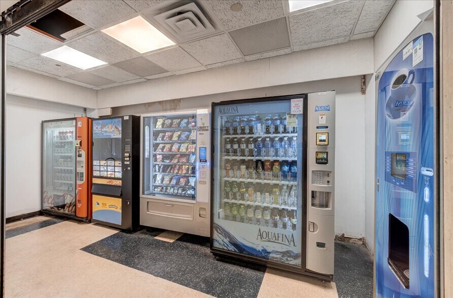 More Photos Of 1 Edgewater St, Staten Island Office For Lease