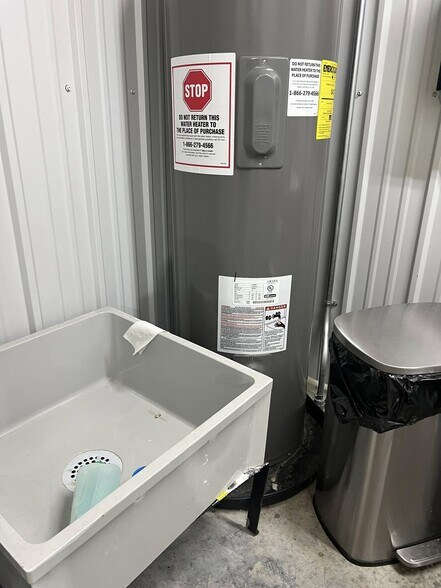 More Photos Of 8511 S Regency Dr, Tulsa Manufacturing For Lease