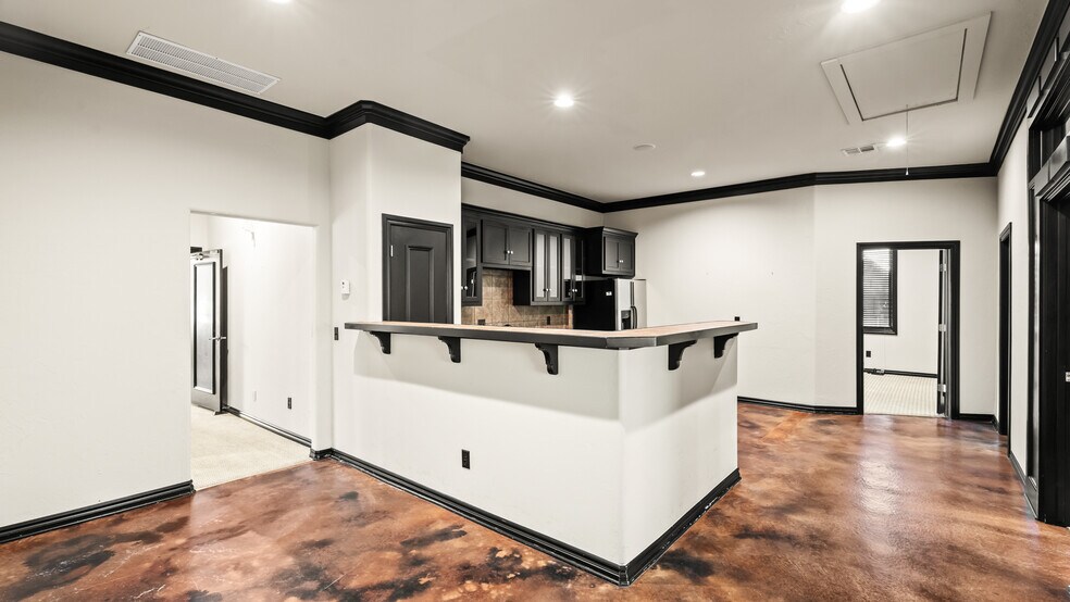 More Photos Of 14000 N Western Ave, Edmond Office For Sale