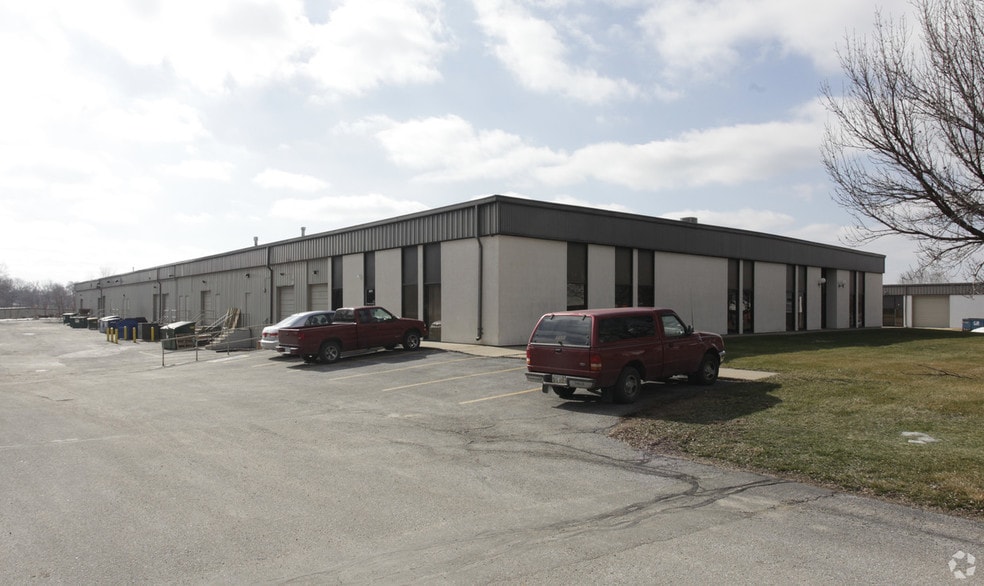More Photos Of 4901-4917 F St, Omaha Warehouse For Lease