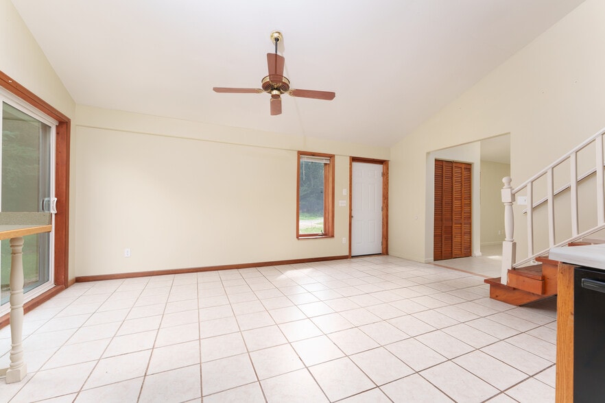 More Photos Of 15921 W M 36, Pinckney Light Distribution For Sale
