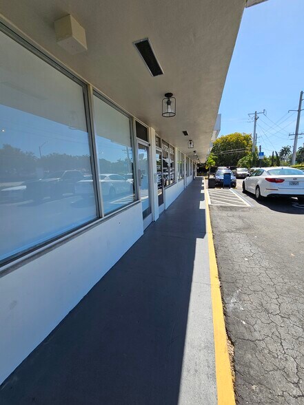 More Photos Of 3325 Griffin Rd, Fort Lauderdale Freestanding For Lease