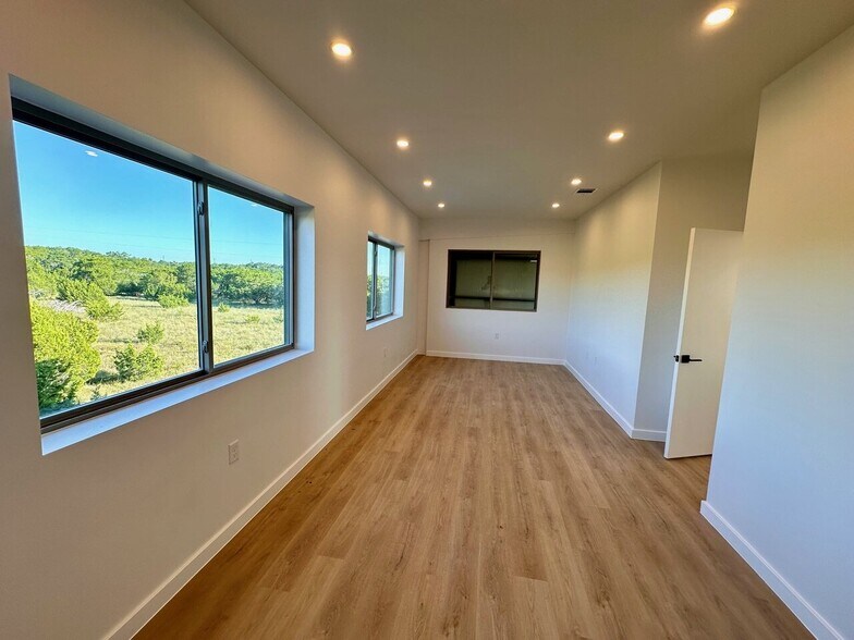 More Photos Of 10100 Darden Hill Rd, Austin Light Distribution For Sale