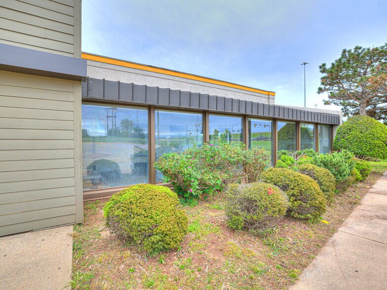 More Photos Of 4903 N Harrison St, Shawnee Restaurant For Sale