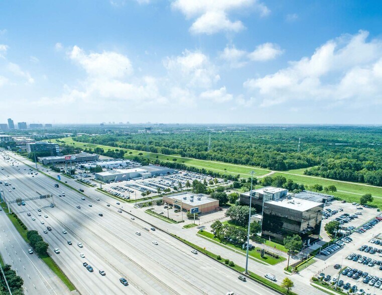 More Photos Of 15905 Katy Fwy, Houston Freestanding For Lease