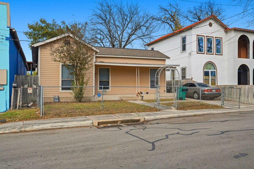 More Photos Of 1302 Camaron St, San Antonio Warehouse For Sale