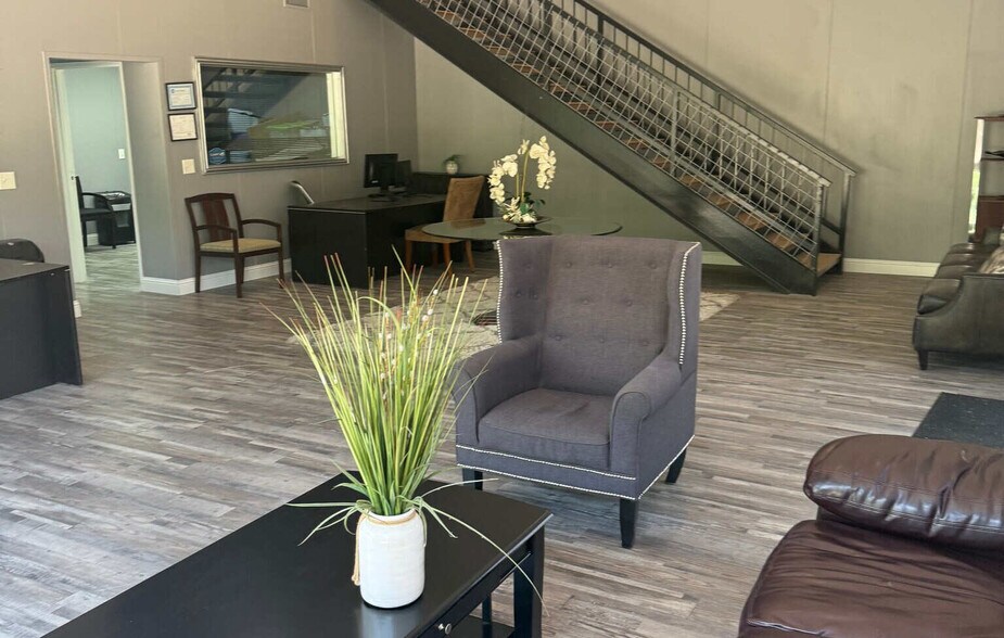 More Photos Of 16304 Midway Rd, Addison Service For Sale