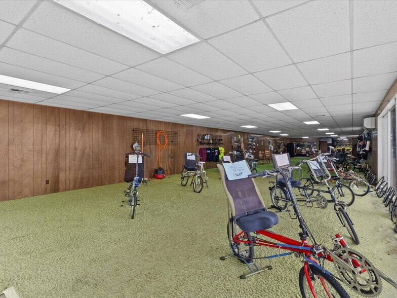 More Photos Of 100 E Broadway St, Lexington Storefront For Sale