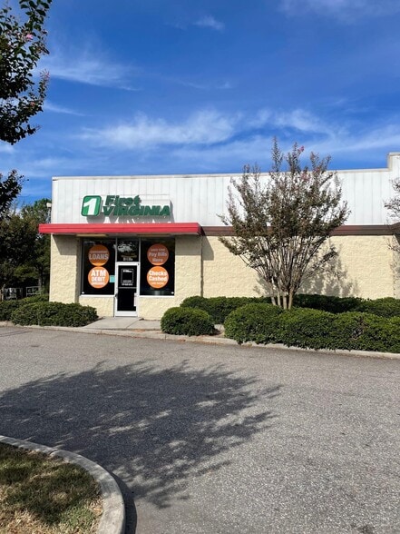 Primary Photo Of 2591 Tidewater Dr, Norfolk General Retail For Lease