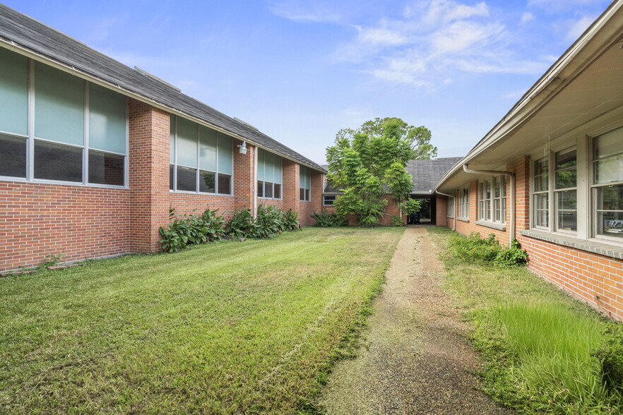 More Photos Of 3511 Linkwood Dr, Houston Religious Facility For Sale