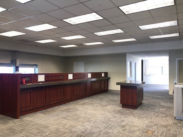 More Photos Of 2445 Onslow Dr, Jacksonville Bank For Sale