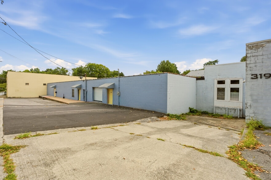 More Photos Of 303-311 E Anderson Ave, Knoxville Warehouse For Lease