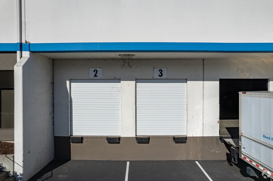 More Photos Of 8921-8995 SE Jannsen Rd, Clackamas Distribution For Lease