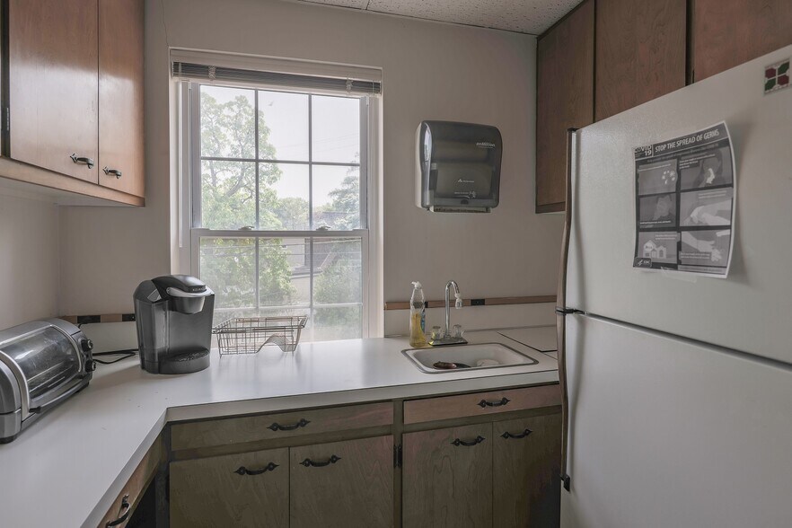 More Photos Of 5830 N High St, Worthington Office For Lease