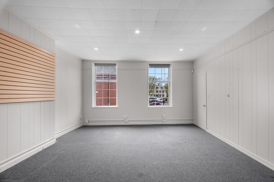 More Photos Of 54 Pleasant St, Newburyport Storefront Retail Office For Lease