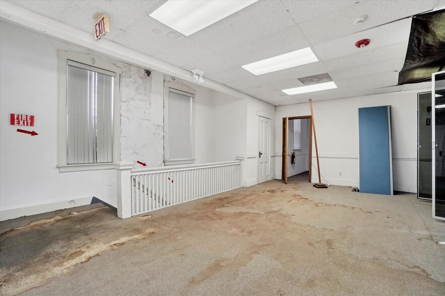 More Photos Of 24 John St, Middletown Office Residential For Sale