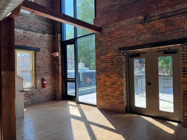 More Photos Of 106 Barnhardt St, Greensboro Freestanding For Lease
