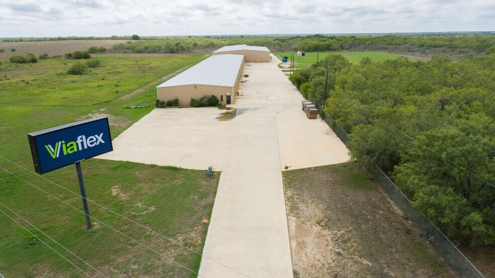 More Photos Of 4300 S US Highway 281, Pleasanton Warehouse For Lease