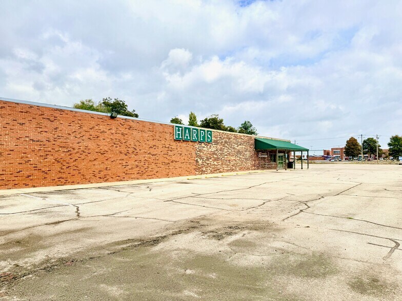 More Photos Of 104 W State Highway 162, Clarkton Supermarket For Sale