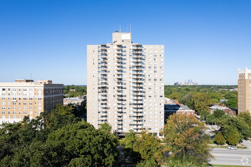 More Photos Of 665 S Skinker Blvd, Saint Louis Apartments For Lease