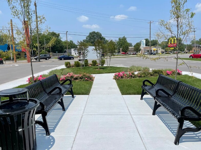 More Photos Of 2608-2016 Charlestown Rd, New Albany Freestanding For Lease