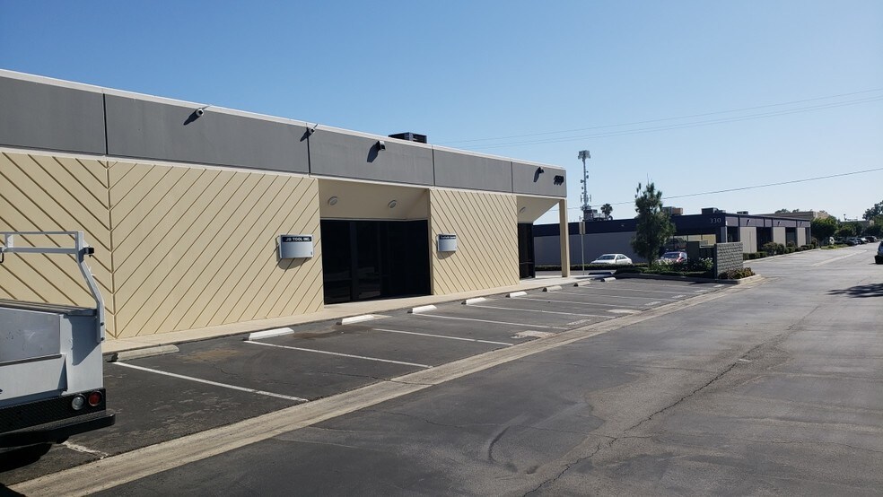 More Photos Of 350 E Orangethorpe Ave, Placentia Warehouse For Lease