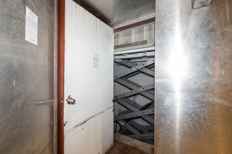 More Photos Of 916 E Divisadero St, Fresno Funeral Home For Sale