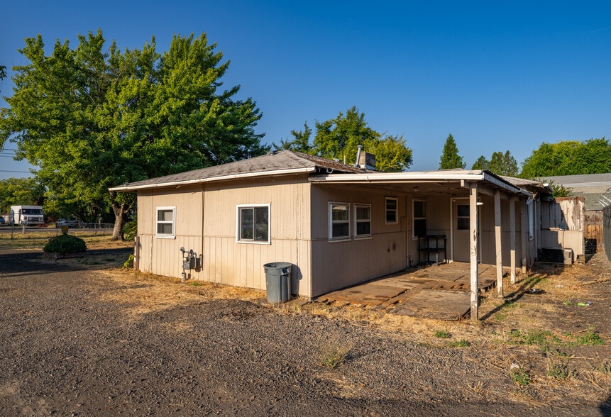 More Photos Of 3311 Biddle Rd, Medford Auto Repair For Sale