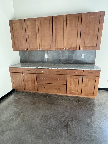 More Photos Of 4330 Van Giesen St, West Richland Storefront For Lease